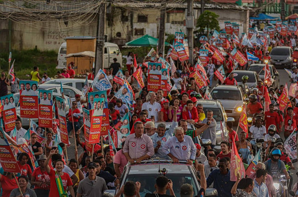 Candidato ao governo da Bahia mais uma vez reafirmou o compromisso com Ivoneide Caetano (PT), e afirmou que Camaçari nunca decepciona na recepção (Foto: Divulgação)