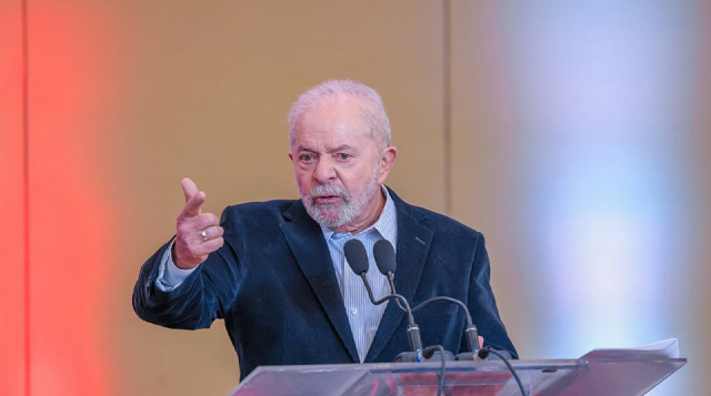 Ex-presidente Luiz Inácio Lula da Silva (PT) continua liderando, com 43% das intenções de votos (Foto: Reprodução)