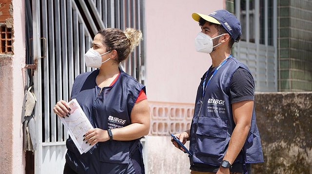 Os recenseadores estão em campo desde 1º de agosto coletando informações para o Censo Demográfico em todos os cerca de 75 milhões de lares brasileiros (Foto: Reprodução)