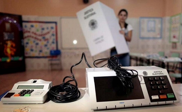 A integridade das urnas eletrônicas se tornou o principal questionamento dos militares, na tentativa de comprometer a imagem do TSE (Foto: Ueslei Marcelino/Agência Reuters)