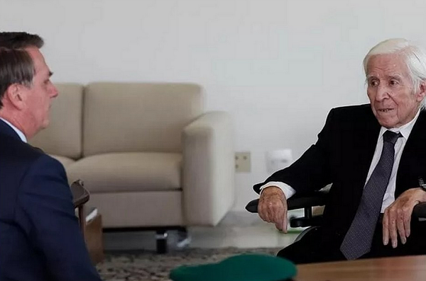 Bolsonaro com o major Curió (Foto: Reprodução) Bolsonaro com o major Curió (Foto: Reprodução)