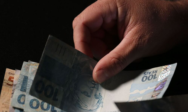 Será o quarto ano seguido sem reajuste real do piso nacional (Foto: José Cruz/Agência Brasil) Será o quarto ano seguido sem reajuste real do piso nacional (Foto: José Cruz/Agência Brasil)
