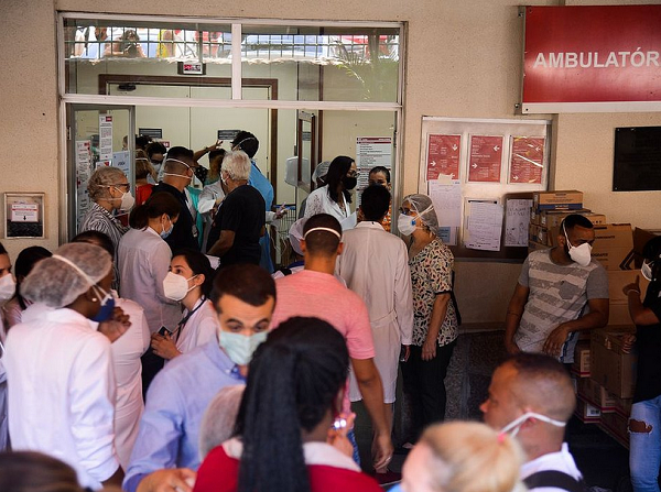Havia falta de antibiótico, usado contra infecções, e até de remédio para a febre (Foto: Tânia Rêgo/Agência Brasil)