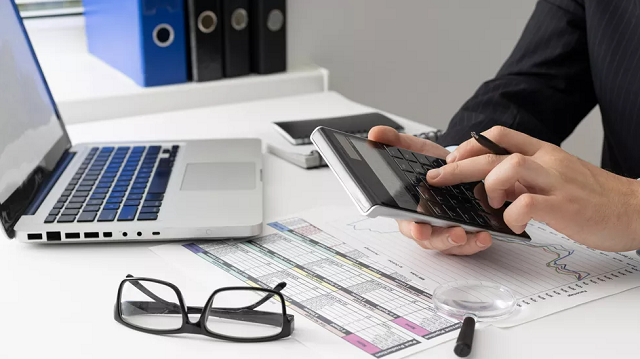 1 em cada 4 brasileiros não consegue pagar todas as contas do mês, aponta CNI (Foto: Freepik)