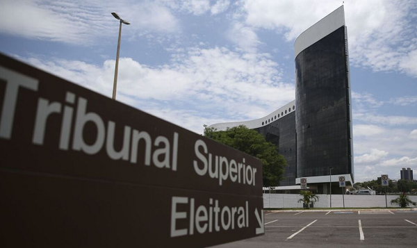 Pela medida, somente integrantes das forças de segurança que vão trabalhar na eleições poderão estar armados (Foto: José Cruz/Agência Brasil)
