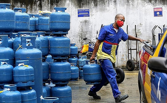 Decreto que regulamentou o vale-gás, em dezembro, priorizar outros públicos no recebimento do benefício, incluindo beneficiários do Auxílio Brasil (Foto: Reprodução)