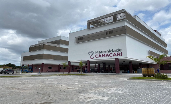 A unidade tem três pavimentos mais cobertura, configurando um total de área construída de 10.296,91m² (Foto: Matheus Fernandes/Sesab)