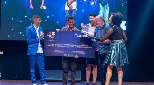 Arthur Luz, de 14 anos, mostrou todo o seu talento no concurso cultural A Voz de Camaçari Kids (Foto: Reprodução)