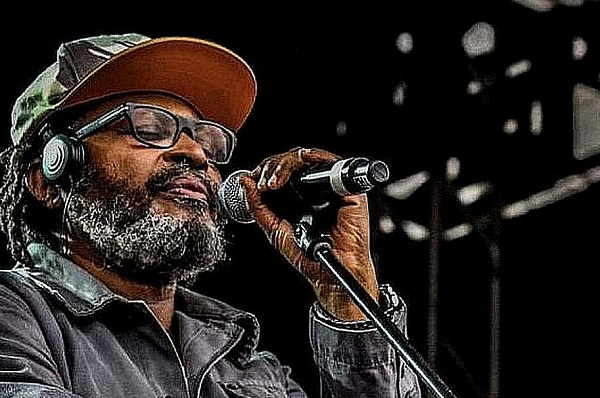 Edson Gomes fazia show quando músico passou mal (Foto: Reprodução)