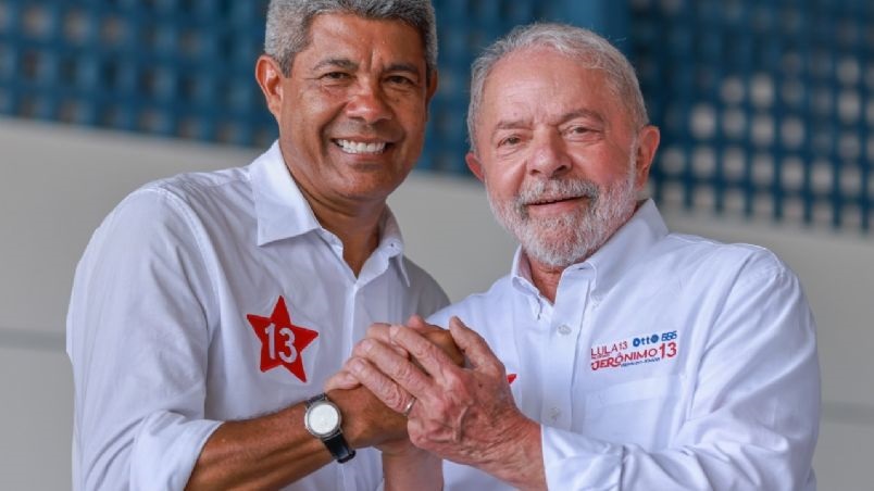 De branco, com Gerônimo, Lula arrasta multidão pelas ruas de Salvador; 30 de setembro de 2022. Créditos: Reprodução/Twitter@Jeronimoba13