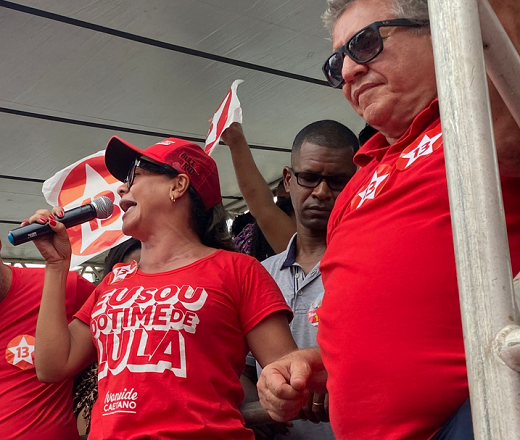 Candidata a deputada federal Ivoneide Caetano (PT), junto com seu esposo, ex-prefeito do município, Luiz Caetano (Foto: Divulgação)