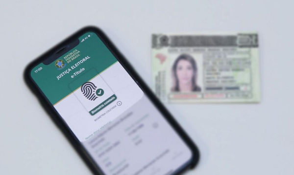 As pessoas aptas a votar podem apresentar qualquer documento oficial com foto (Foto: ASCOM TSE)
