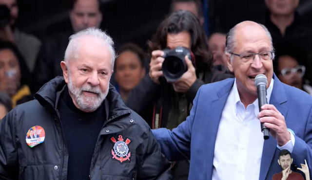 Lula e Alckmin no comício no Anhangabaú, em São Paulo (Foto: Reprodução)