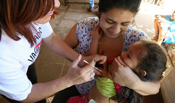 Sem atingir as metas de vacinação, o país pode voltar a enfrentar surtos de doenças que já haviam sido eliminadas, como a poliomielite (Foto: Reprodução) Sem atingir as metas de vacinação, o país pode voltar a enfrentar surtos de doenças que já haviam sido eliminadas, como a poliomielite (Foto: Reprodução)