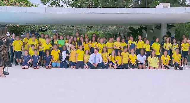 Pais alegam que imagem das crianças não foi autorizada para propaganda eleitoral (Foto: Reprodução)
