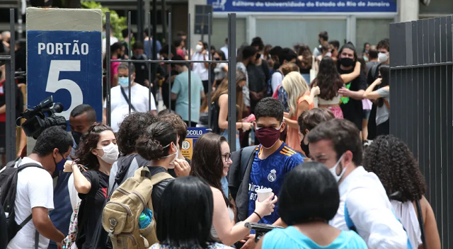 Qualquer estudante do ensino médio ou pessoas que já tenham esse grau de formação estão aptas a prestar o Enem, sem restrições de idade (Foto: Reprodução)