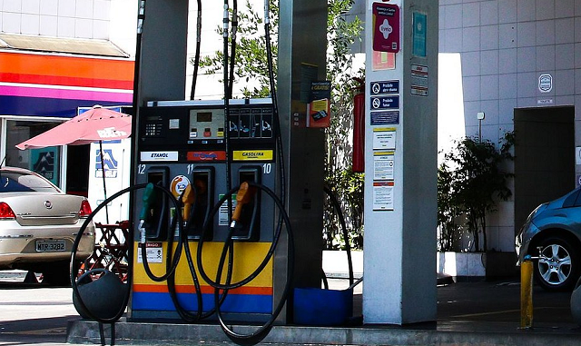 O aumento foi registrado após 15 semanas de quedas sucessivas, e ocorre após nova alta da gasolina na Refinaria de Mataripe (Foto: Reprodução)