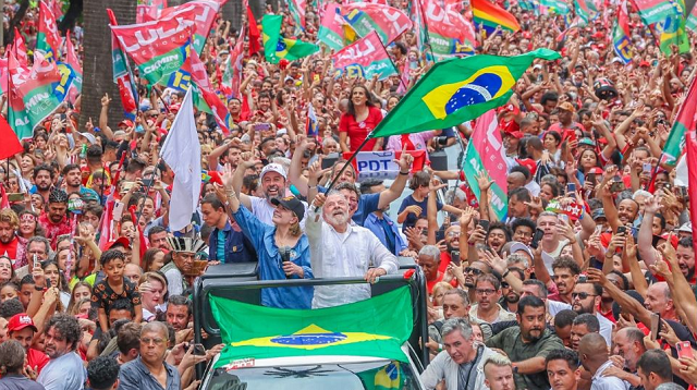 Com uma expressiva votação vinda do Nordeste, Lula vence eleição histórica e coloca fim aos 4 anos de governo fascista de Jair Bolsonaro Lula durante ato em BH (Foto: Ricardo Stuckert)