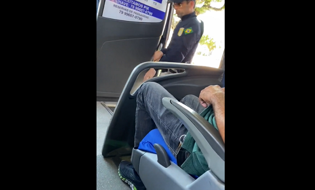 PRF para ônibus com eleitores (Foto: Reprodução)