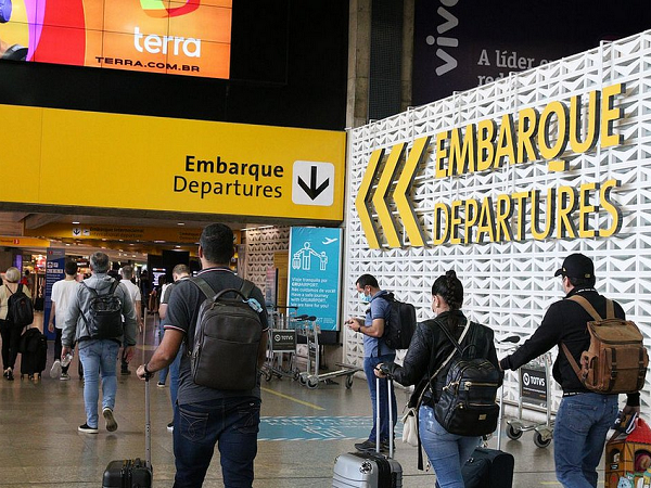 A decisão foi tomada pela Agência Nacional de Vigilância Sanitária (Anvisa) no início desta semana, visando a reduzir o risco de contágio de covid-19 (Foto: Rovena Rosa/Agência Brasil)