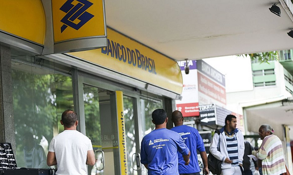 Segundo a Febraban, a decisão considera questões como a segurança das agências e de transporte de valores (Foto: Marcelo Camargo/Agência brasil)