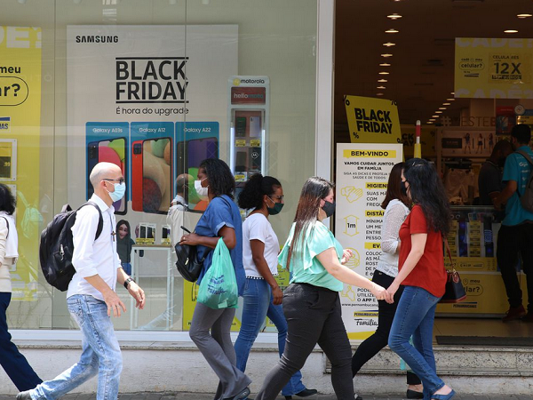 Black Friday acontece na última sexta-feira de novembro (Foto: Rovena Rosa/Agência Brasil)