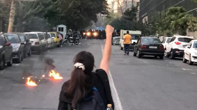 Irã vive uma onda de violência desde que Mahsa Amini morreu sob custódia policial (Foto: Reprodução/Twitter)