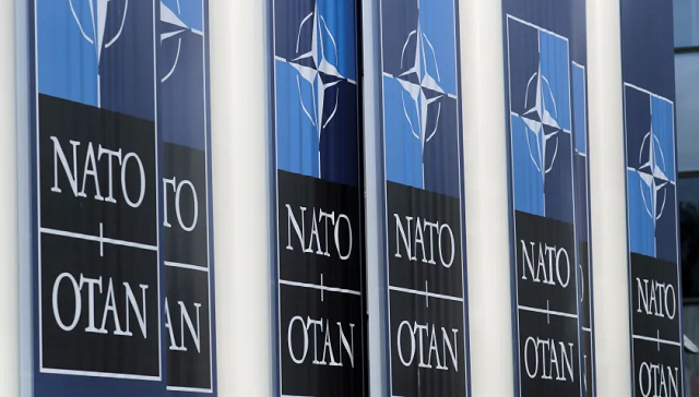 Logos da Otan na sede da entidade em Bruxelas (Foto: Reuters/Pascal Rossignol)