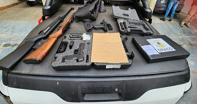 Quatro armas já foram apreendidas na ação (Foto: Divulgação)