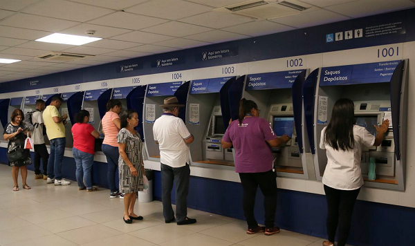 Nos dias em que as agências estiverem fechadas a população poderá utilizar os meios eletrônicos de atendimento bancário (Foto: José Cruz/Agência Brasil)
