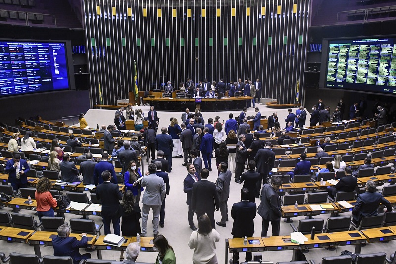 Estudo mostra que 44,4% se declaram católicos, dos 404 parlamentares que tiveram a identidade religiosa revelada - Maioria católica, no entanto, não significa menos conservadorismo, aponta estudo - Foto: Jefferson Rudy