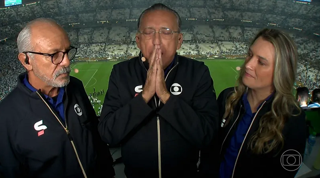 Galvão, entre Júnior e Ana Thaís Matos, narrou neste domingo seu último jogo em Copas do Mundo (Foto: Reprodução/Tv Globo)