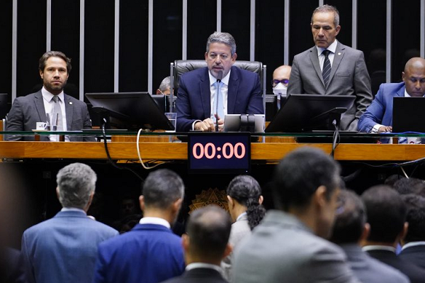 Arthur Lira preside a sessão do Plenário (Foto: Pablo Valadares/Câmara dos Deputados)