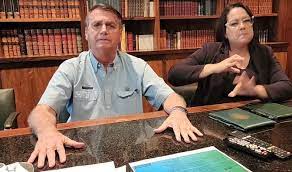 Sobre o 'golpe' - Bolsonaro destacou que 'ninguém quer uma aventura' e que 'mesmo dentro das quatro linhas' é preciso ter apoios. Foto: Reprodução