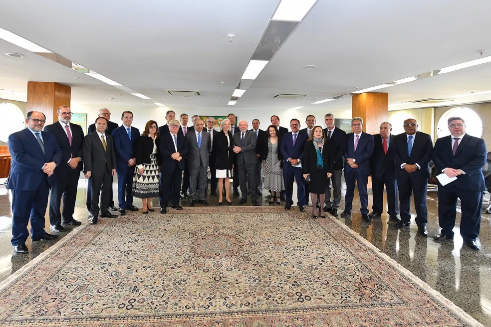 Lula e integrantes do STJ, durante ato de encerramento do ano judiciário - Foto: Divulgação / STJ