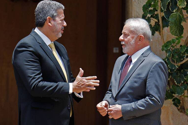 Encontro aconteceu no hotel onde o presidente eleito está hospedado em Brasília (Foto: Sérgio Lima/AFP)