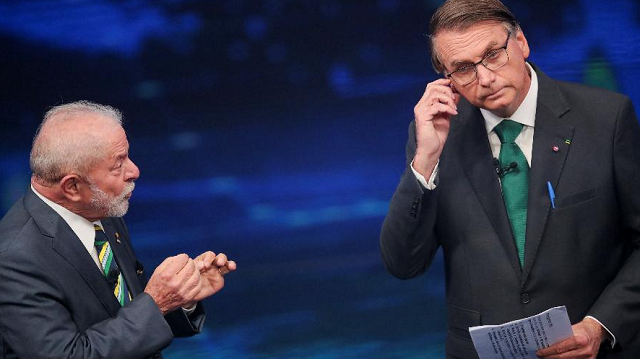 Lula e Bolsonaro durante debate na Band (Foto: Mariana Greif/Reuters)