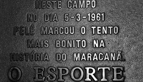 O gol sobre o Fluminense foi tão bonito que rendeu a Pelé uma placa no Maracanã (Foto: Centro de Memória do Santos/Divulgação)