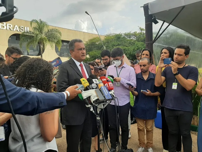 Futuro ministro da pasta, o ex-governador da Bahia disse que uma das prioridades é retomar obras paradas. Para isso, sugeriu usar verbas dos acordos de leniência (acertos entre empresas investigadas e a CGU em troca de penas mais suaves). — Foto: Jéssica Sant'Ana/g1