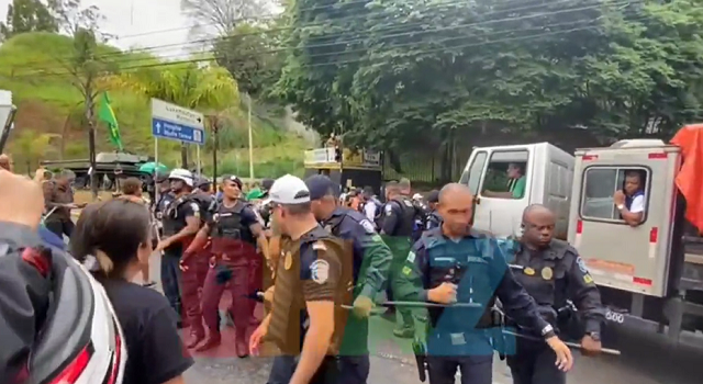 Ironicamente, os bolsonaristas que clamavam por intervenção militar não se mostraram felizes quando ela chegou - tendo eles como alvo, não a democracia (Foto: Reprodução)