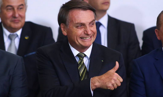 Bolsonaro segue hospedado na mansão do ex-lutador de MMA José Aldo (Foto: Sérgio Lima/AFP)