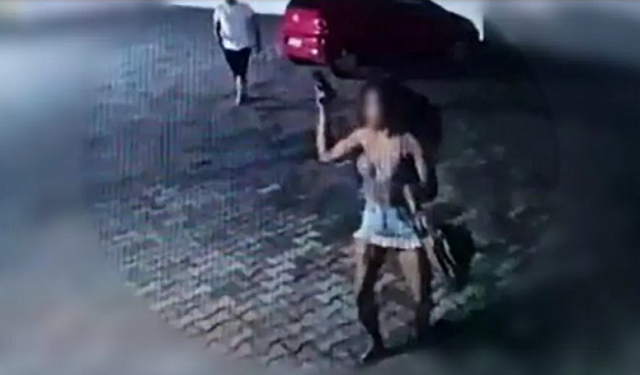 PM e Travesti durante briga em motel (Foto: Reprodução de Vídeo)
