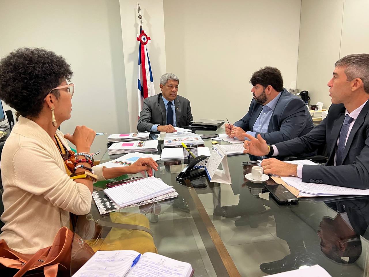 Governador baiano foi acompanhado de alguns secretários. Jerônimo com os secretários Ãngela Guimarães, Adolpho Loyola e Marcelo Werner - Foto: Divulgação | GOVBA