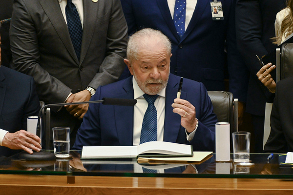 Lula editou decretos e assinou medidas provisórias que cumprem parte de suas promessas eleitorais (Foto: Leopoldo Silva/Agência Senado)