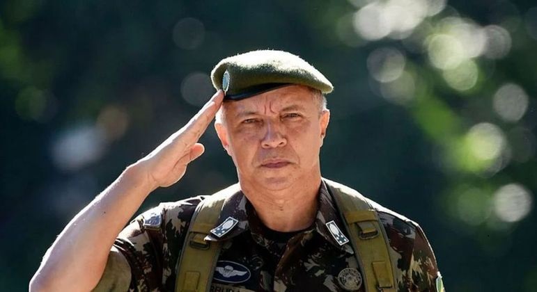 General Júlio César de Arruda será substituído por Tomás Miguel Ribeiro Paiva - Foto: Divulgação