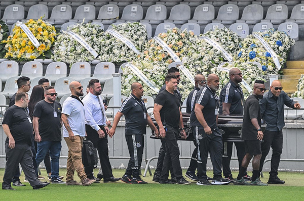 O acesso ao estádio será permitida de forma ininterrupta até as 10h de terça-feira (Foto: Nelson Almeida/AFP)