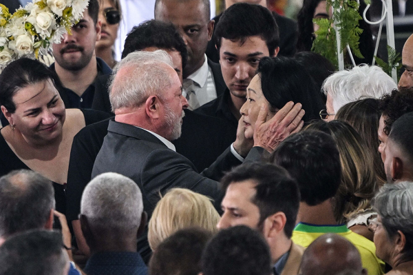 Presidente Lula conversou com os familiares de Pelé (Foto: Nelson Almeida/AFP)