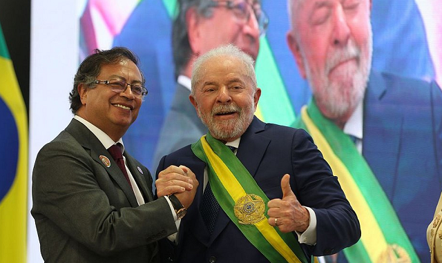 Dezoito representantes de diferentes países prestigiaram a posse do petista ontem (Foto: Reprodução)