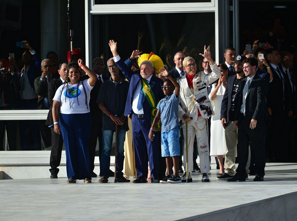 A subida da rampa do Palácio do Planalto e o recebimento da faixa presidencial são os mais importantes momentos simbólicos da posse de um novo presidente (Foto: Marcelo Camargo/Agência Brasil)