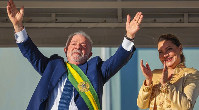 Lula assina decretos, entre eles o que deve acabar com sigilos de 100 anos de Bolsonaro (Foto: Ricardo Stuckert)